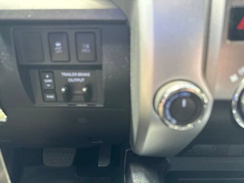Used 2017 Toyota Tundra SR5 w/ SR5 Upgrade Package AWD/4WD image 14