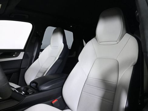Certified 2025 Porsche Cayenne GTS AWD/4WD image 5