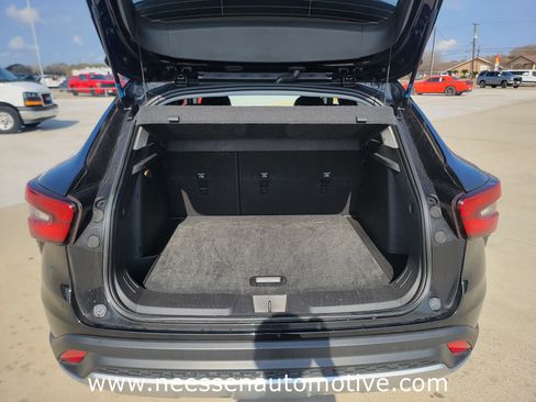 Used 2025 Chevrolet Trax LT w/ LT Convenience Package image 28