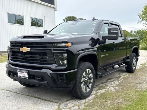 Used 2025 Chevrolet Silverado 2500 Custom w/ Custom Value Package AWD/4WD image 10