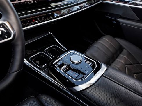 Used 2025 BMW 740i xDrive image 21