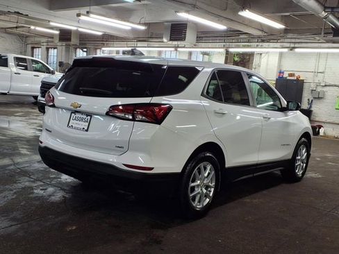 Certified 2022 Chevrolet Equinox LS w/ LS Convenience Package AWD/4WD image 4