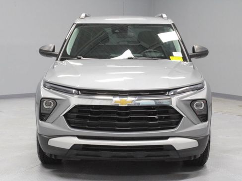 Used 2025 Chevrolet TrailBlazer LT w/ LT Cold Weather Package FWD image 5