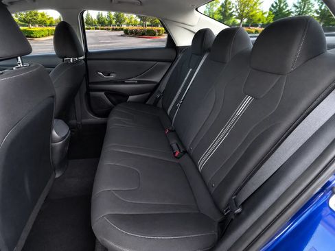 Used 2023 Hyundai Elantra SEL w/ Convenience Package FWD image 11