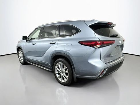 Used 2021 Toyota Highlander Limited AWD/4WD image 4