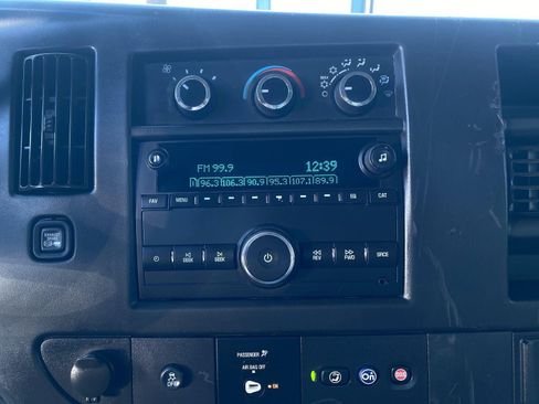 Used 2018 Chevrolet Express 2500 Work Van w/ Driver Convenience Package image 5