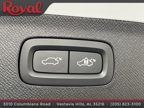 Certified 2025 Volvo XC90 B5 Core AWD/4WD image 11