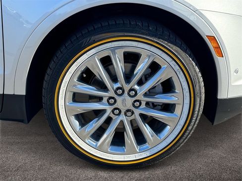 Used 2018 Cadillac XT5 Platinum w/ Driver Assist Package image 7