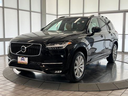 Used 2018 Volvo XC90 T6 Momentum w/ Momentum Plus Package AWD/4WD image 3