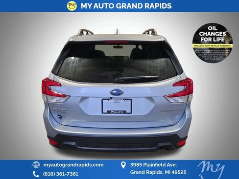 Used 2023 Subaru Forester Premium image 6