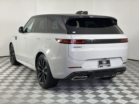 New 2025 Land Rover Range Rover Sport Dynamic SE image 3