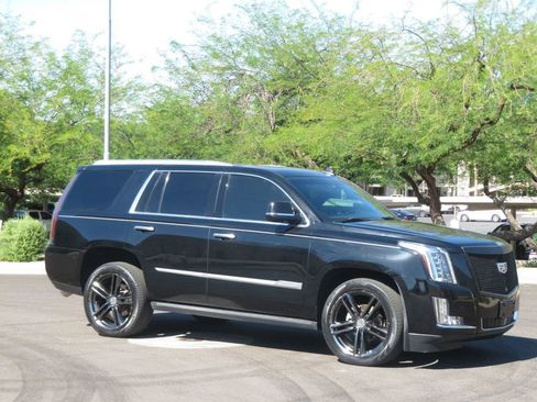 Used 2015 Cadillac Escalade Platinum AWD/4WD image 4