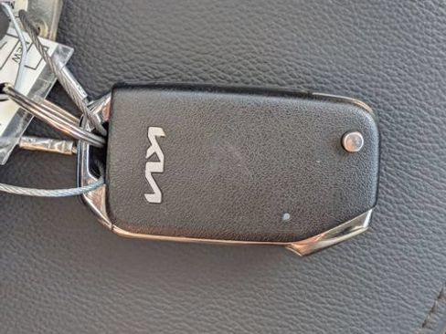 Used 2025 Kia Soul LX w/ LX Technology Package FWD image 33