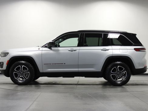 Used 2022 Jeep Grand Cherokee Trailhawk w/ ADV Protech Group II AWD/4WD image 7