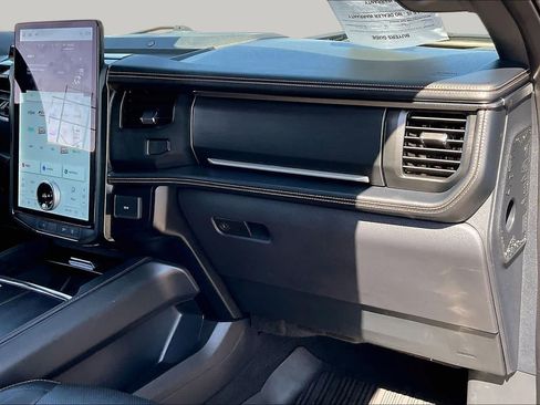 Used 2024 Ford Expedition Platinum AWD/4WD image 19