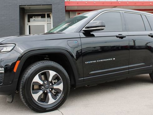 Used 2023 Jeep Grand Cherokee 4WD 4xe w/ Luxury Tech Group II image 12