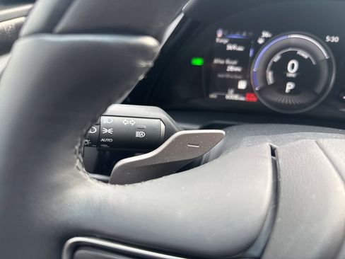 Certified 2025 Lexus ES 300h w/ Luxury Package image 17