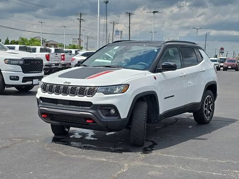 Used 2025 Jeep Compass Trailhawk AWD/4WD image 52