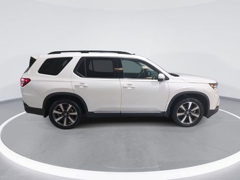 Used 2023 Honda Pilot Touring image 4