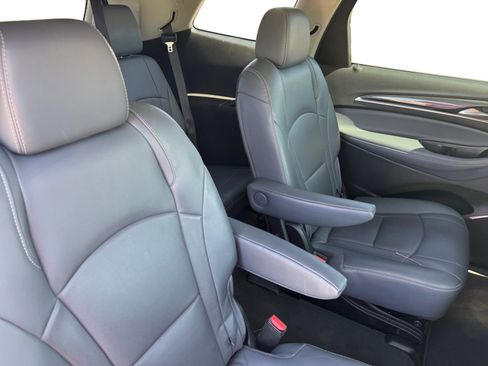 Used 2020 Buick Enclave Essence image 18
