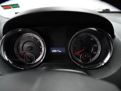 Used 2019 Dodge Grand Caravan SE FWD image 21