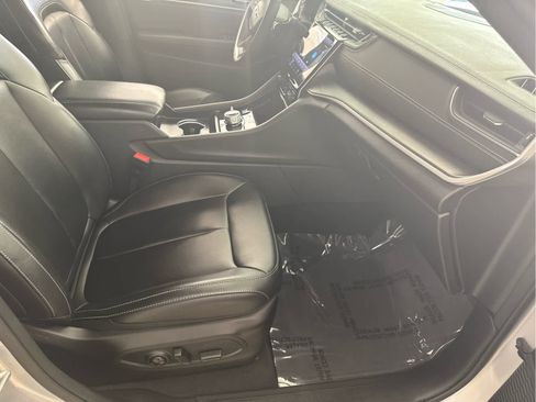 Used 2024 Jeep Grand Cherokee Limited w/ MOPAR Finishing Package image 14
