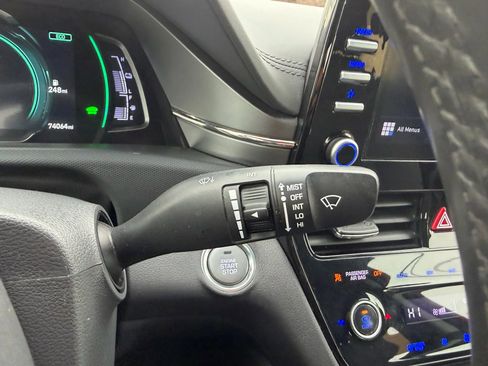 Used 2022 Hyundai Ioniq SE image 21