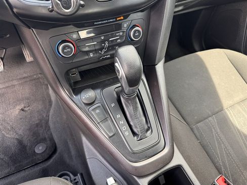 Used 2018 Ford Focus SE w/ SE Appearance Package FWD image 22