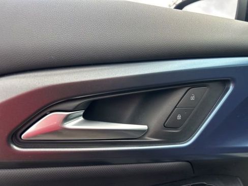 New 2026 Chevrolet Equinox EV LT image 12