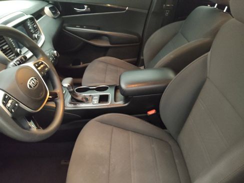 Used 2019 Kia Sorento L FWD image 17