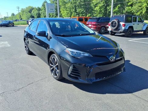 Used 2017 Toyota Corolla SE w/ Carpet Mat Package (TMS) FWD image 4