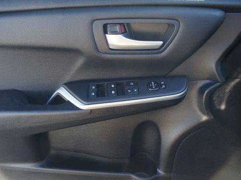 Used 2016 Toyota Camry SE w/ Moonroof Package image 29