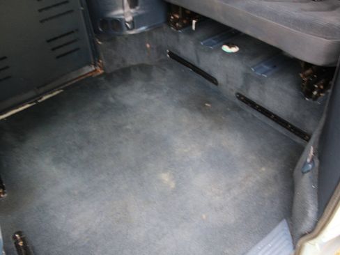 Used 2001 Chrysler Town & Country LX FWD image 28