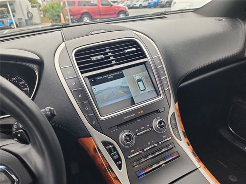 Used 2018 Lincoln MKX Reserve image 32