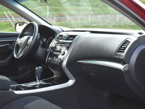 Used 2014 Nissan Altima 2.5 S w/ Sport Value Package image 17