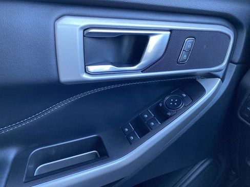 Certified 2022 Ford Explorer XLT w/ Equipment Group 202A image 25