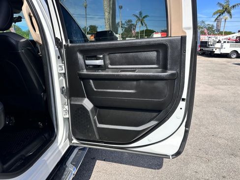 Used 2019 RAM 2500 Tradesman w/ Chrome Appearance Group image 16