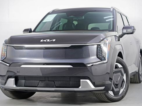 Used 2024 Kia EV9 Land image 3
