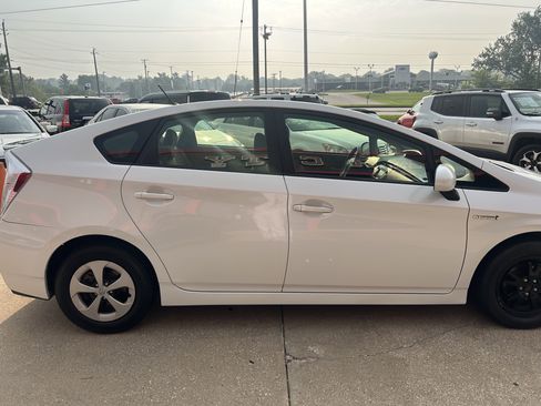 Used 2014 Toyota Prius One image 4