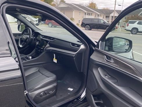 New 2025 Jeep Grand Cherokee Limited image 27