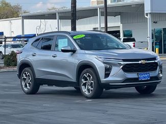 Used 2025 Chevrolet Trax LT w/ LT Convenience Package video 2