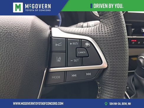 Used 2025 Toyota Sienna Platinum AWD/4WD image 21