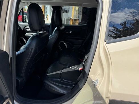 Used 2016 Jeep Renegade Latitude w/ Cold Weather Group image 11