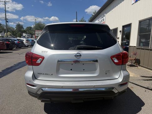 Used 2018 Nissan Pathfinder SV AWD/4WD image 5