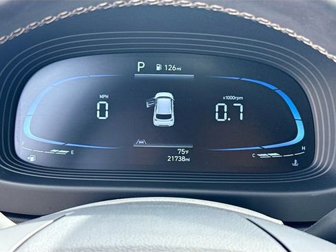 Used 2023 Hyundai Venue SEL image 12