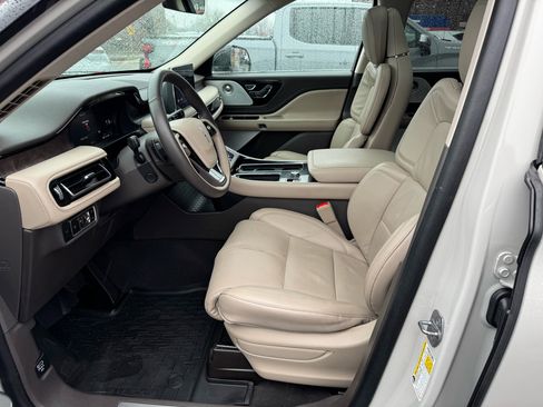 Used 2024 Lincoln Aviator Reserve w/ Equipment Group 201A image 17
