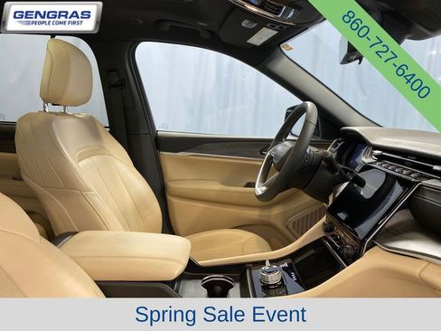 Used 2024 Jeep Grand Cherokee Limited w/ Luxury Tech Group II AWD/4WD image 45
