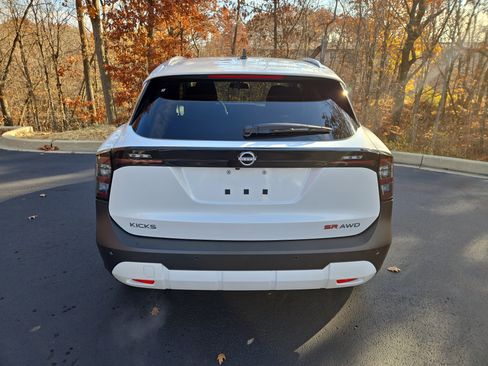 New 2026 Nissan Kicks SR w/ SR Premium Package image 8