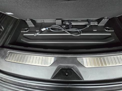 Used 2024 Chevrolet Tahoe Premier image 11