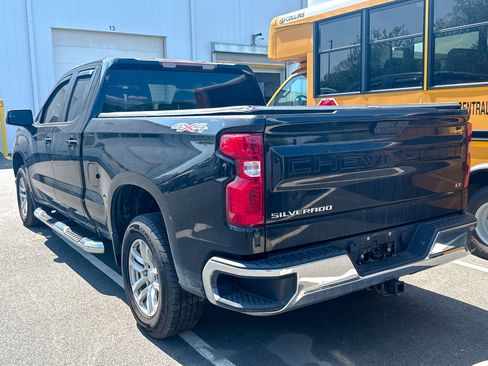 Used 2022 Chevrolet Silverado 1500 LT AWD/4WD image 5